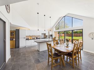 Kitchen/Dining Room- click for photo gallery